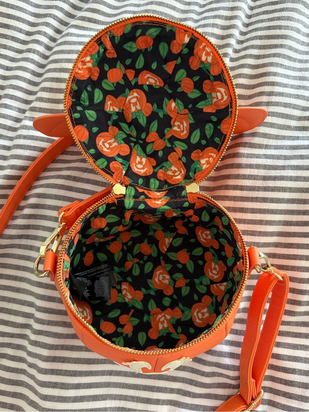 Loungefly Glow in the Dark Minnie Mouse Pumpkin Crossbody Bag - Picture 8 of 9